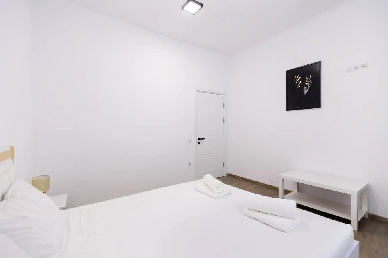 Bucharest Studios Beijing Room Apartment